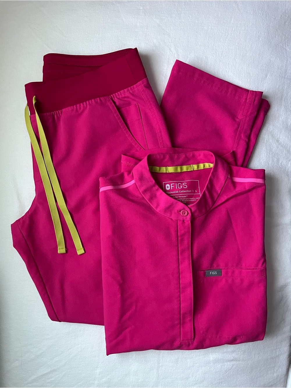 FIGS Scrub Set Shocking Pink S/M
